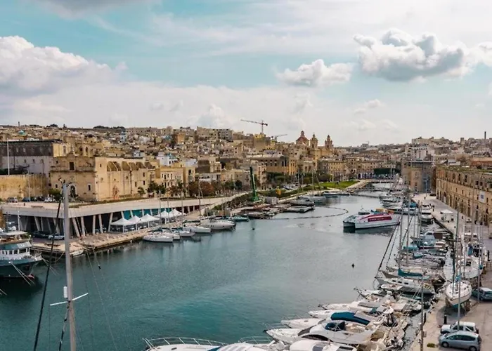 Spacious Townhouse With A Terrace Overlooking Valletta\'S Grand Harbor
