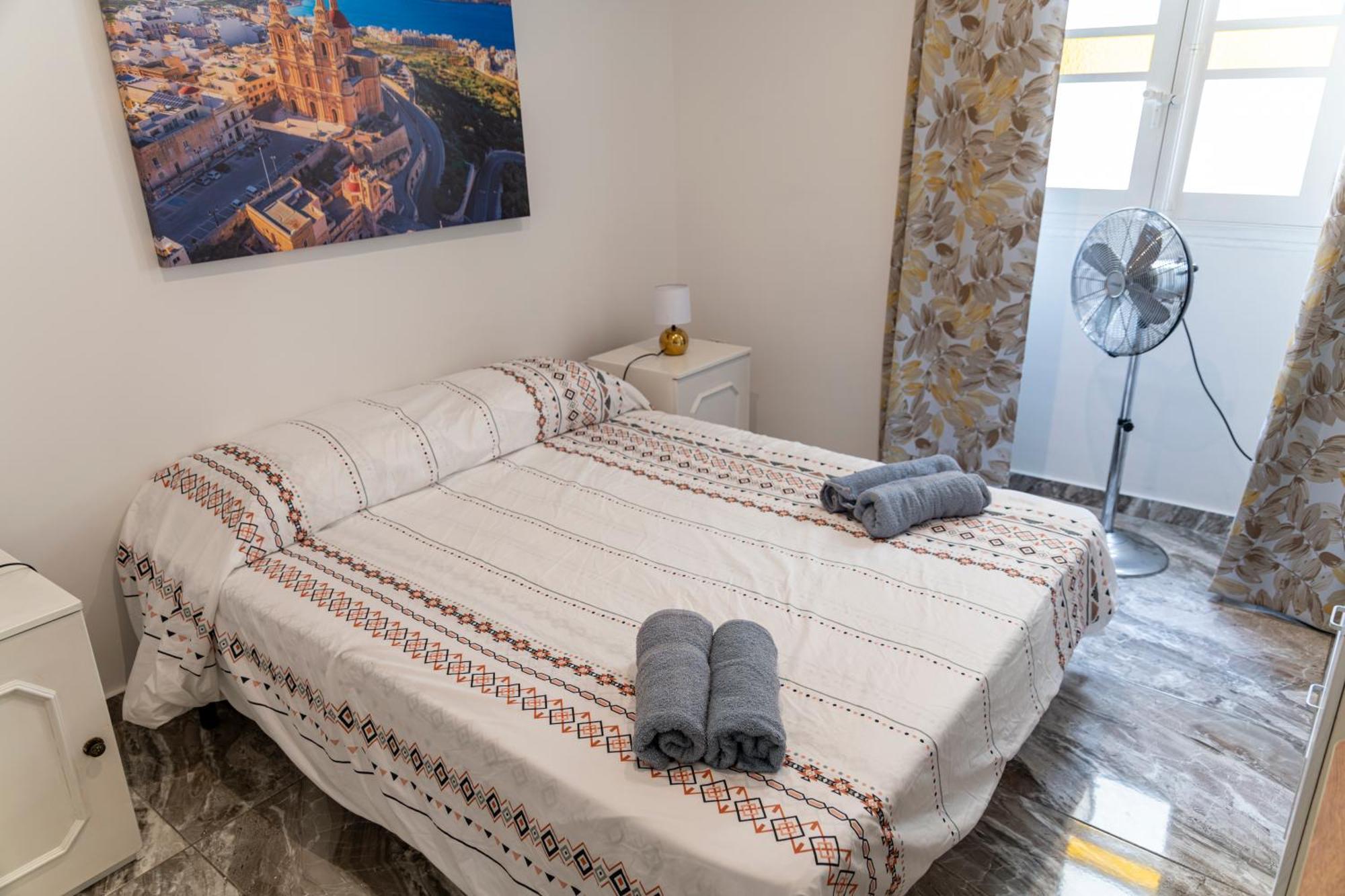 Hébergement de vacances Renovated Historic 4 Bedroom 4 Bathroom Townhouse In With Valletta Views Over Maltas Grand Harbour Isla