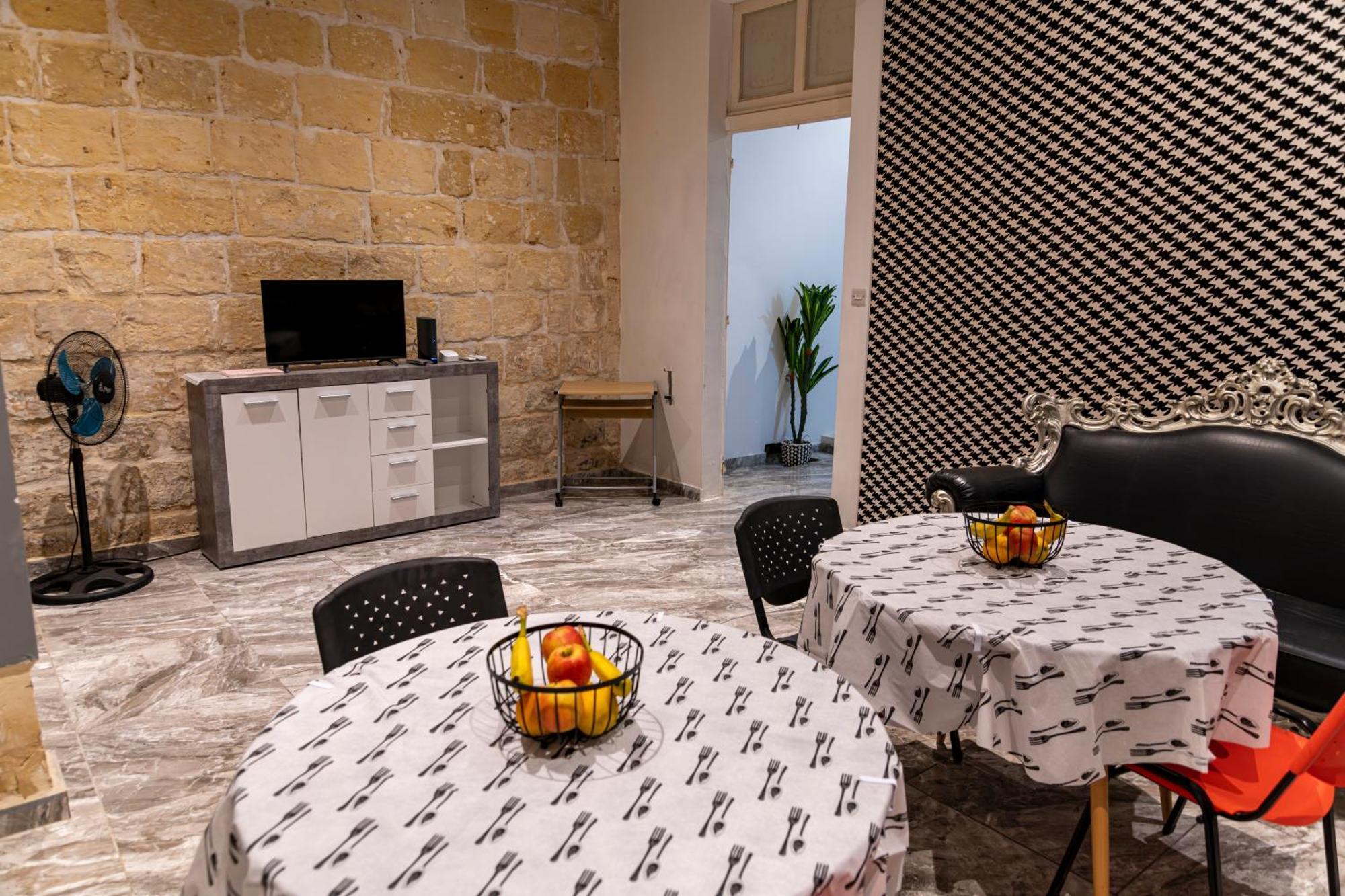 Hébergement de vacances Renovated Historic 4 Bedroom 4 Bathroom Townhouse In With Valletta Views Over Maltas Grand Harbour *