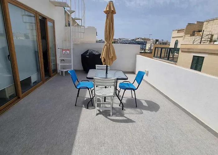 Spacious Townhouse With A Terrace Overlooking Valletta\'S Grand Harbor