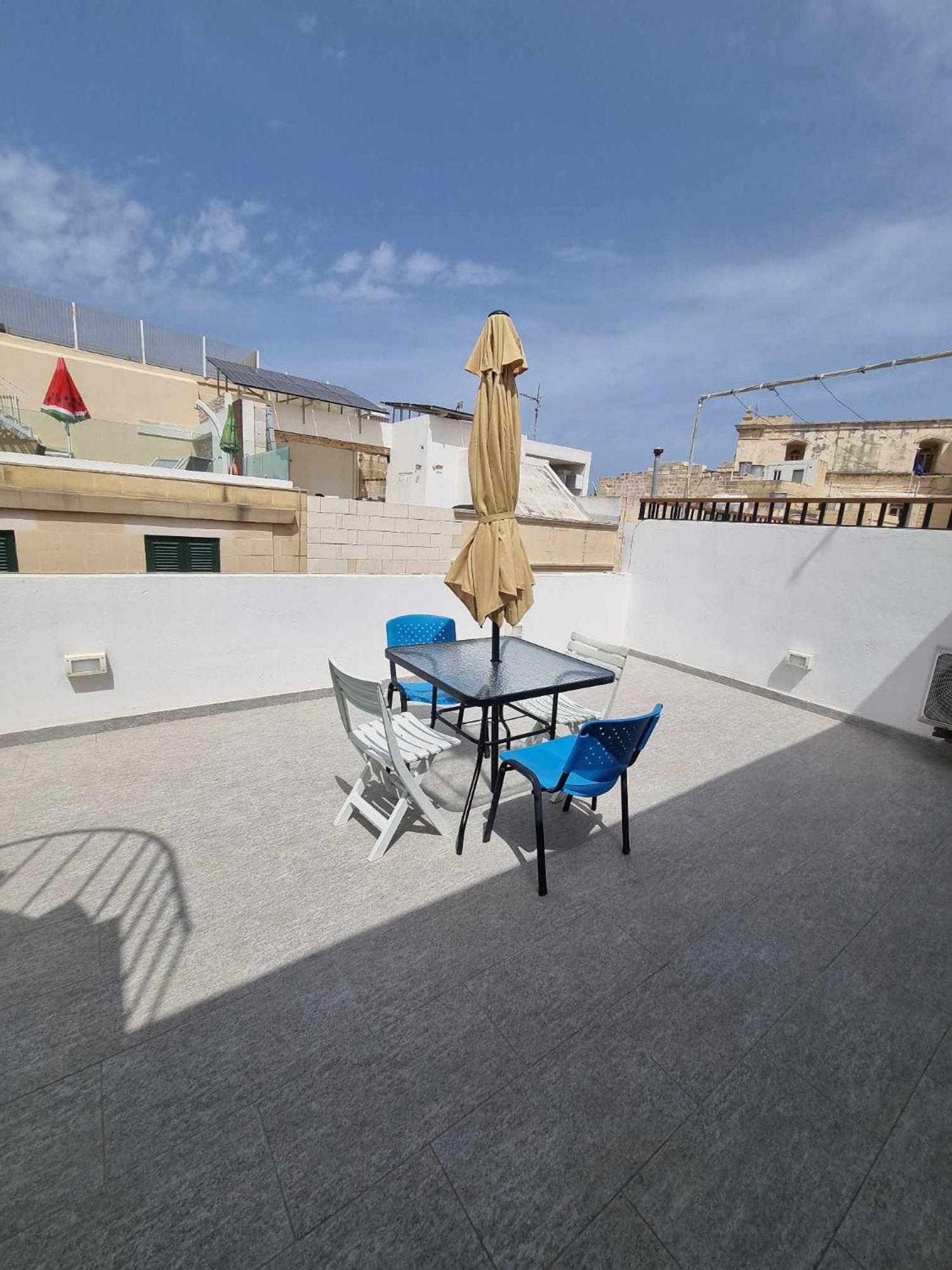 Renovated Historic 4 Bedroom 4 Bathroom Townhouse In With Valletta Views Over Maltas Grand Harbour Ferienhaus