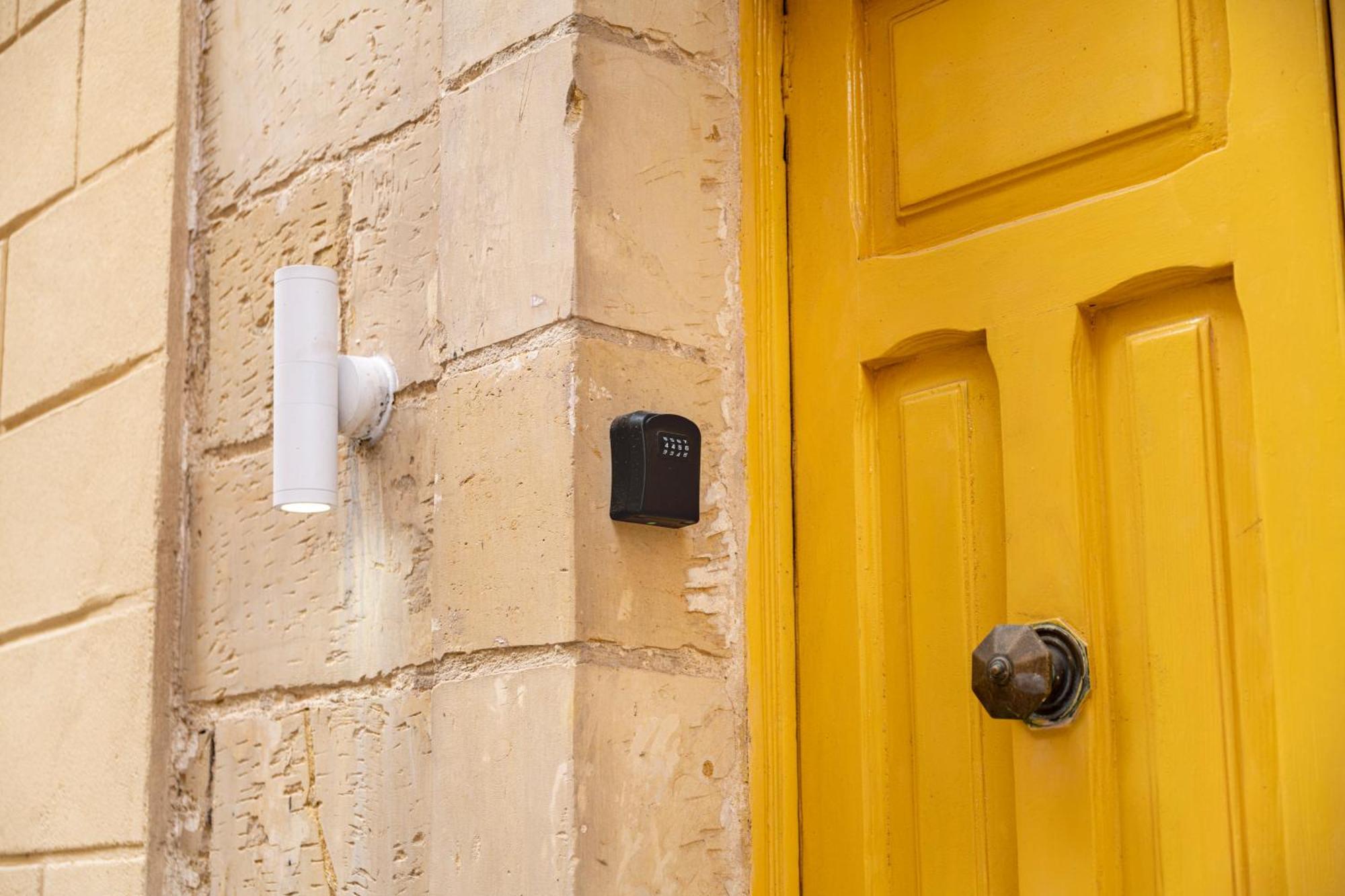 Spacious Townhouse With A Terrace Overlooking Valletta's Grand Harbor Senglea